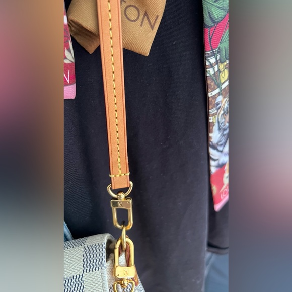 Authentic Louis Vuitton Favorite PM in Damier Azur Canvas - Picture 14 of 16